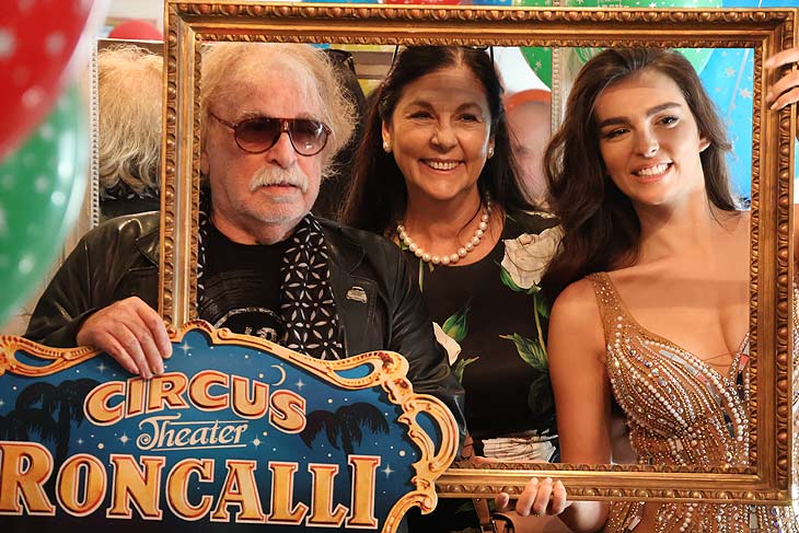 Machen bild-schönen Zirkus. Familie Paul - Bernhard, Eliana und Lili - Roncalli kommt ab 14.10.2023 wieder nach München (©Foto: Martin Schmitz)